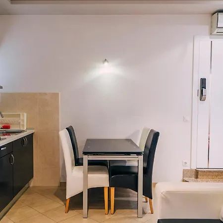 Apartment Center With Free Private Parking