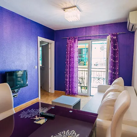 Center With Free Private Parking *