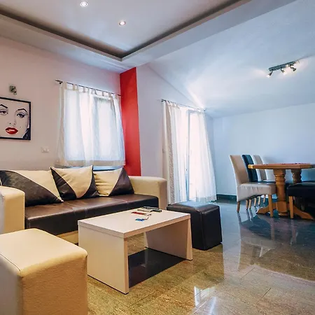 Center With Free Private Parking *